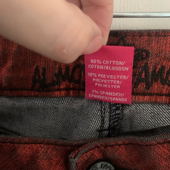 Almost Famous Metallic Red Skinny Jeans with Black Stitching Size 5 - Picture 4 of 6